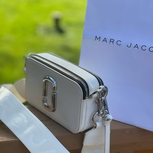 New. Marc Jacobs white snapshot crossbody bag